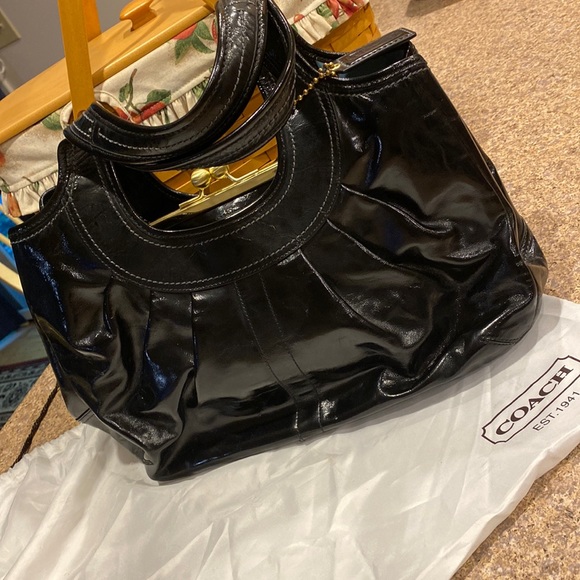 Coach Handbags - Coach Ergo Patent Leather Black Kisslock Leather Shoulder Bag Purse 12520